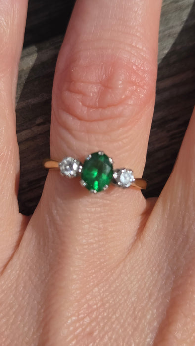 2873: Vintage 18ct Gold Green Garnet & Diamonds 3-Stone Straight Ring