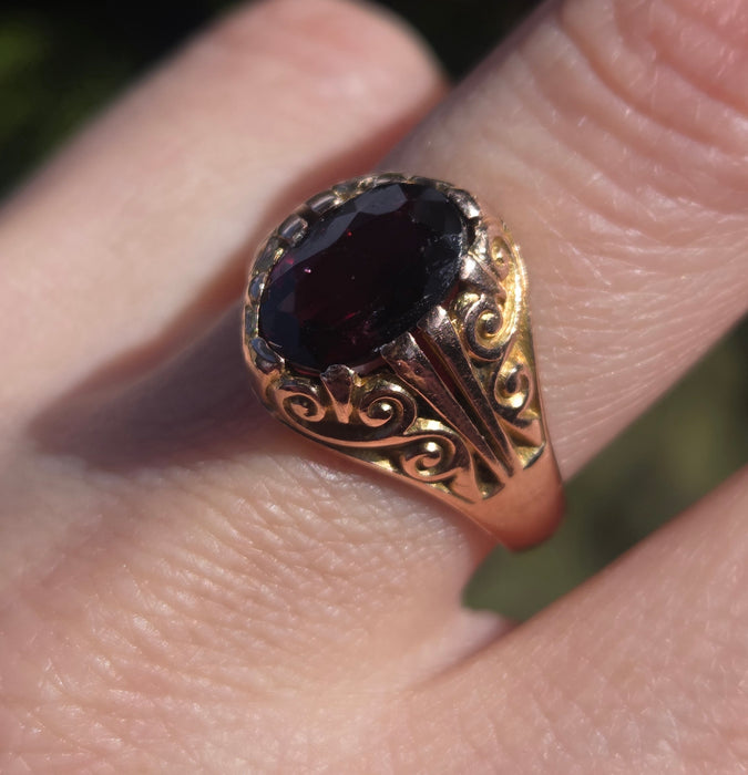 2895: Antique 9ct Rose Gold Garnet Ring- From 1914