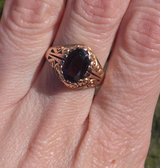 2895: Antique 9ct Rose Gold Garnet Ring- From 1914
