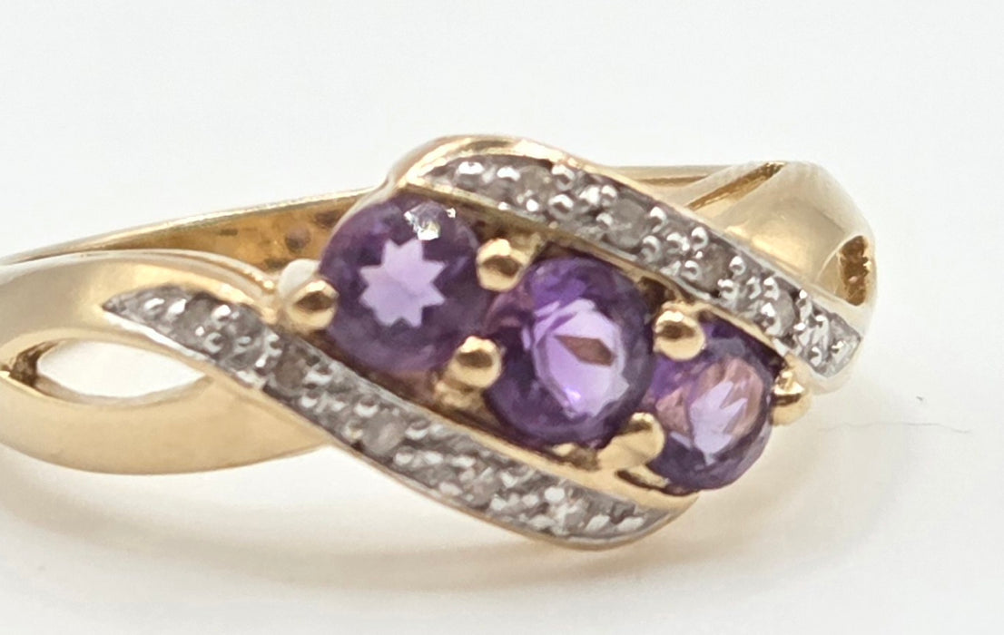 2994: Vintage 9ct Gold Purple Amethyst Trilogy 10 Natural Sparkling Diamonds Ring