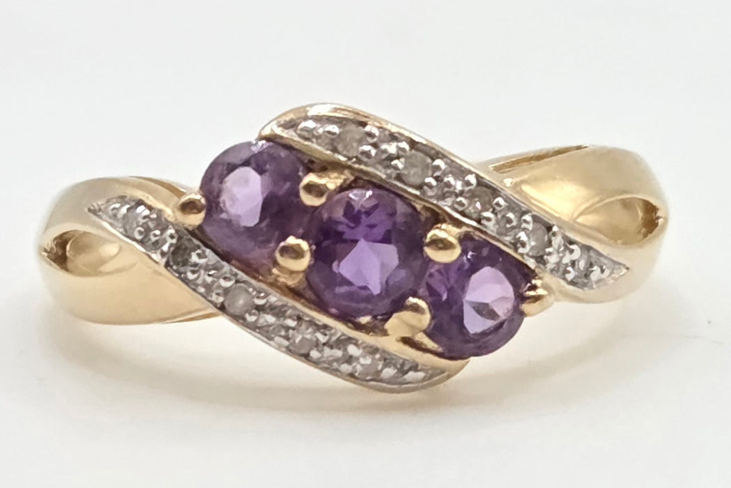 2994: Vintage 9ct Gold Purple Amethyst Trilogy 10 Natural Sparkling Diamonds Ring