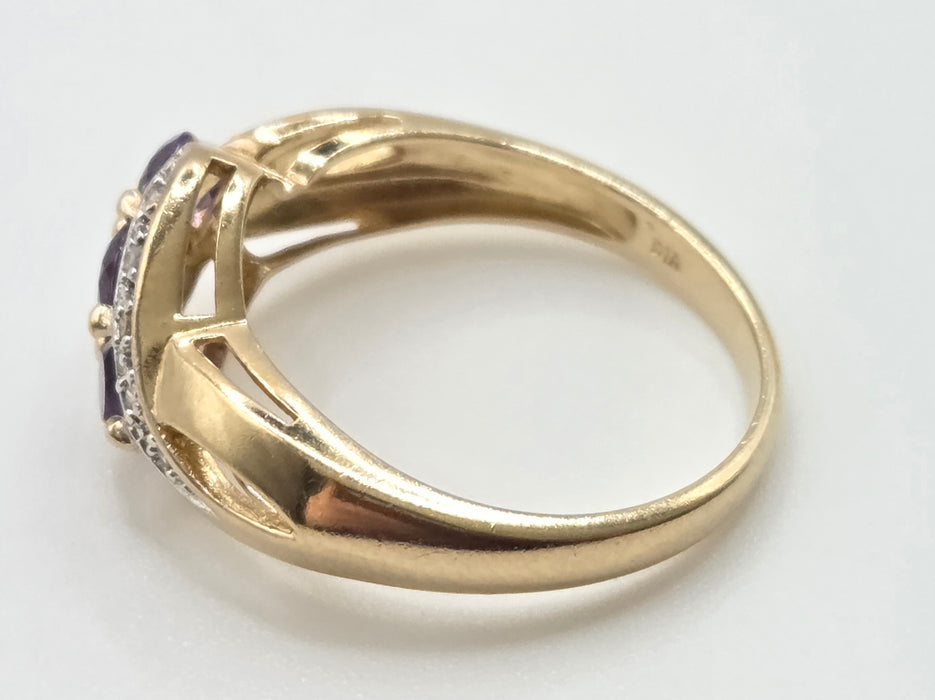 2994: Vintage 9ct Gold Purple Amethyst Trilogy 10 Natural Sparkling Diamonds Ring
