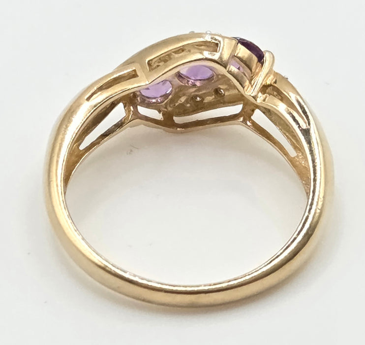 2994: Vintage 9ct Gold Purple Amethyst Trilogy 10 Natural Sparkling Diamonds Ring