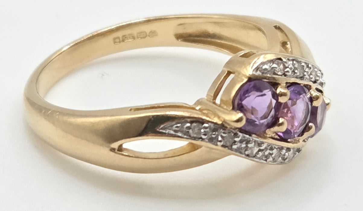2994: Vintage 9ct Gold Purple Amethyst Trilogy 10 Natural Sparkling Diamonds Ring