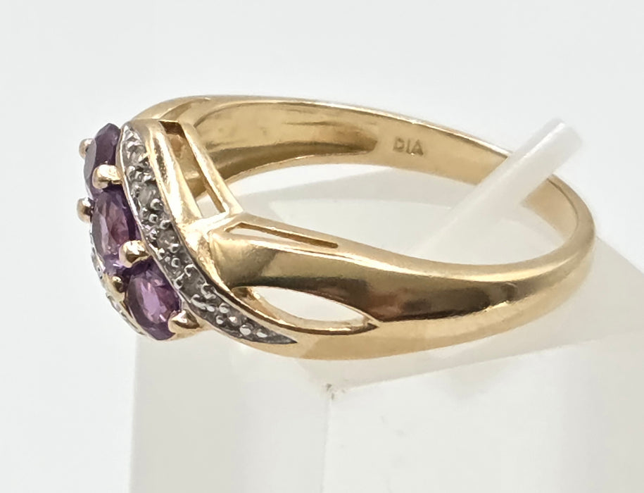 2994: Vintage 9ct Gold Purple Amethyst Trilogy 10 Natural Sparkling Diamonds Ring