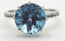 Load image into Gallery viewer, 3001: Vintage 9ct Gold Round Faceted- Cut Blue Topaz Ring
