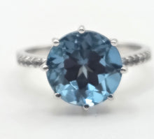Load image into Gallery viewer, 3001: Vintage 9ct Gold Round Faceted- Cut Blue Topaz Ring
