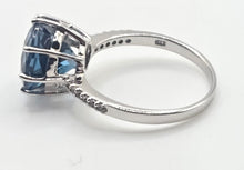 Load image into Gallery viewer, 3001: Vintage 9ct Gold Round Faceted- Cut Blue Topaz Ring
