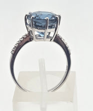 Load image into Gallery viewer, 3001: Vintage 9ct Gold Round Faceted- Cut Blue Topaz Ring
