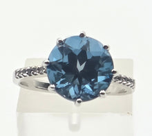 Load image into Gallery viewer, 3001: Vintage 9ct Gold Round Faceted- Cut Blue Topaz Ring
