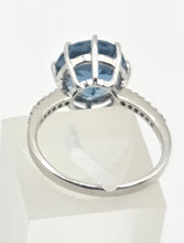 Load image into Gallery viewer, 3001: Vintage 9ct Gold Round Faceted- Cut Blue Topaz Ring
