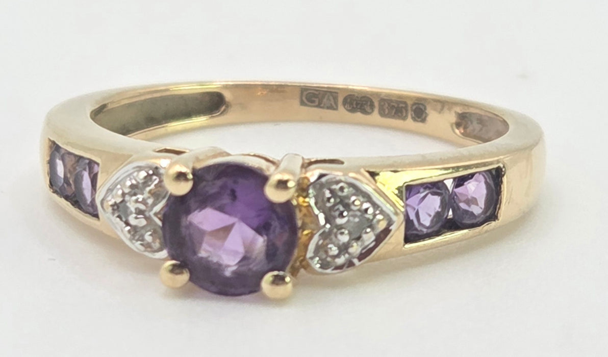 3003- Vintage 9ct Gold Lilac Amethyst Diamonds Stacker Ring