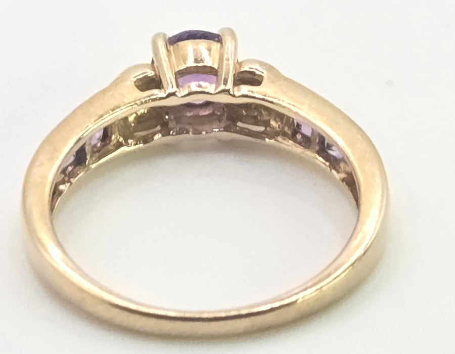 3003- Vintage 9ct Gold Lilac Amethyst Diamonds Stacker Ring