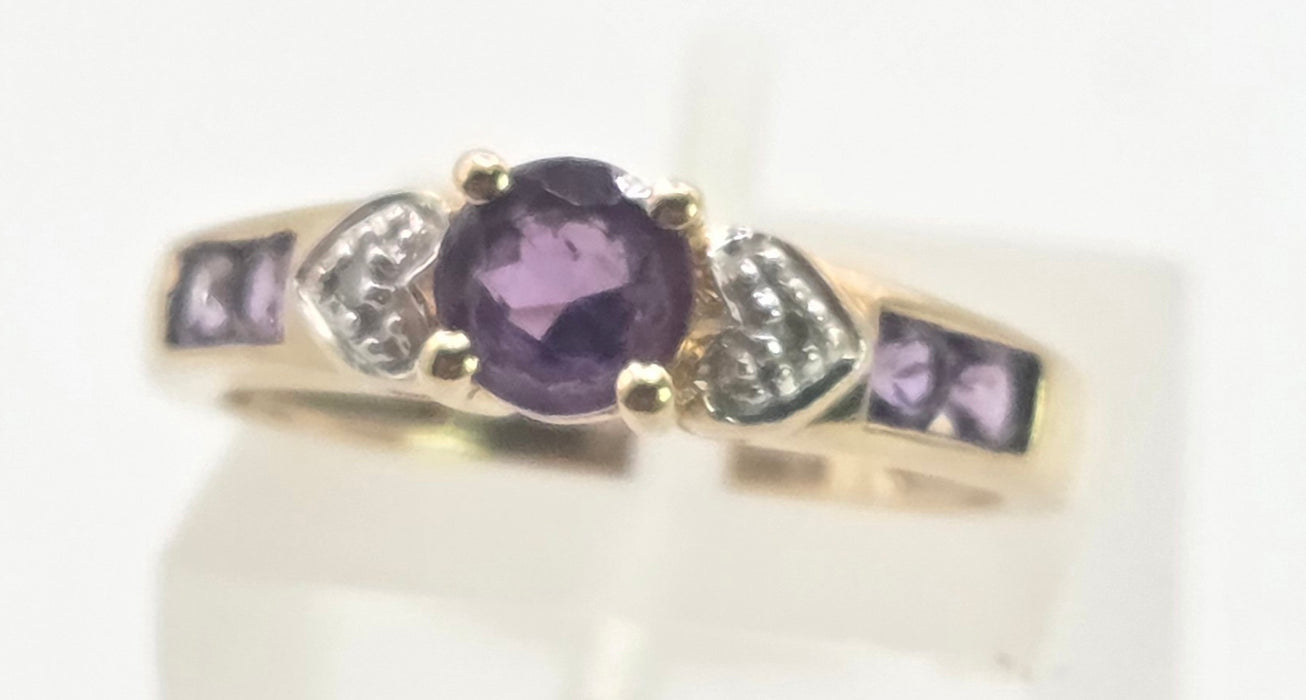 3003- Vintage 9ct Gold Lilac Amethyst Diamonds Stacker Ring