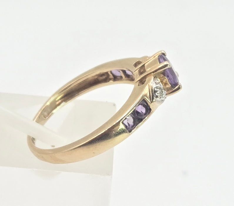 3003- Vintage 9ct Gold Lilac Amethyst Diamonds Stacker Ring