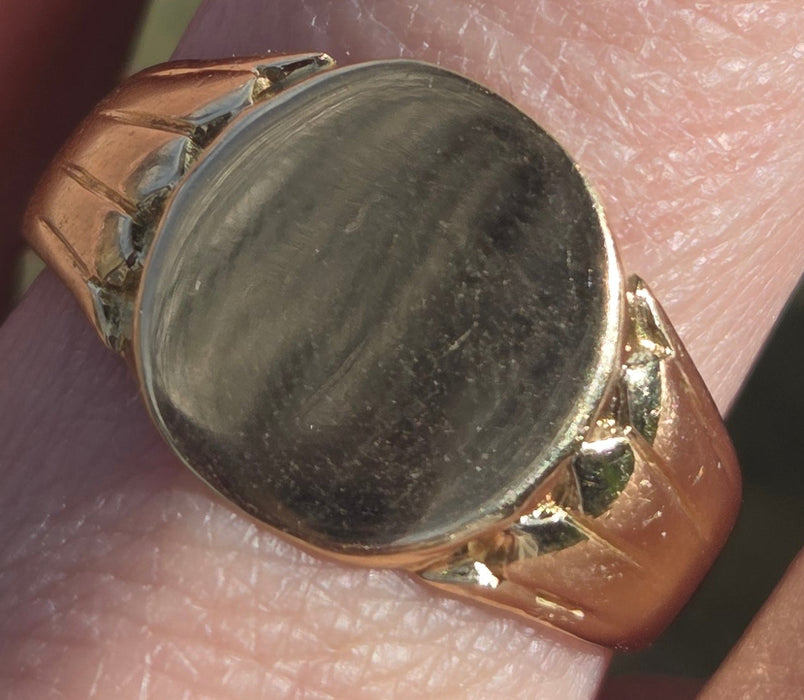 2970: Antique 18ct Gold Signet Ring- From 1923