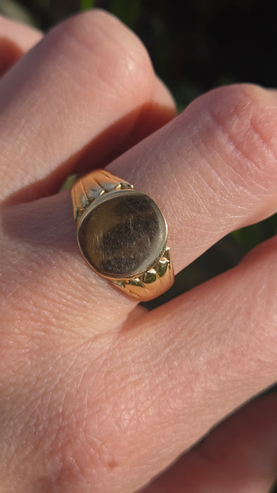 2970: Antique 18ct Gold Signet Ring- From 1923
