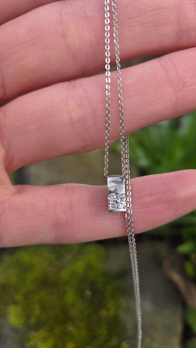 2886: Vintage 18ct White Gold Necklace Diamonds Pendant