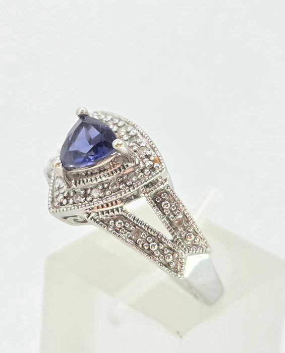 3083: Vintage; 9ct White Gold Trillion- Cut Tanzanite 16 Natural Sparkling Diamonds