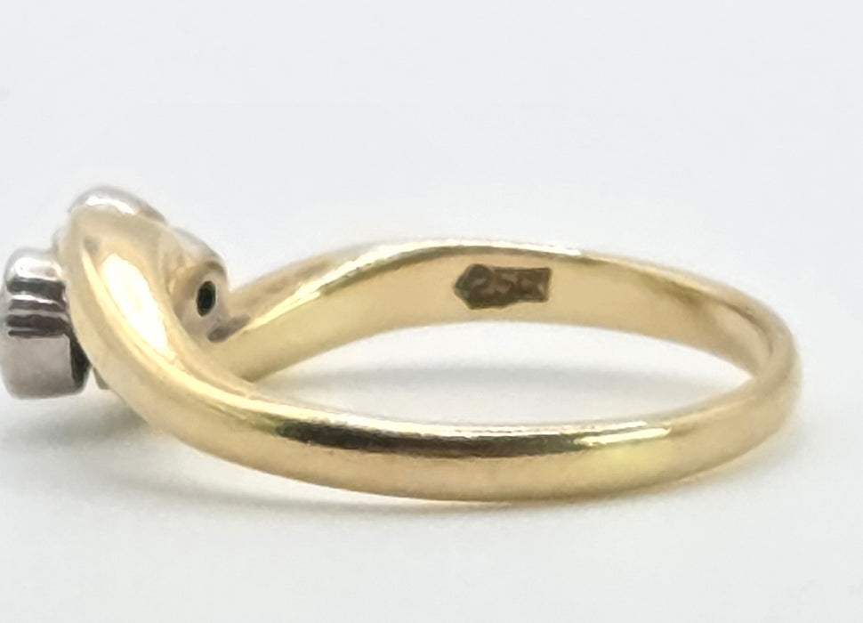 3024: Vintage 18ct Gold Twin Diamonds Crossover Ring