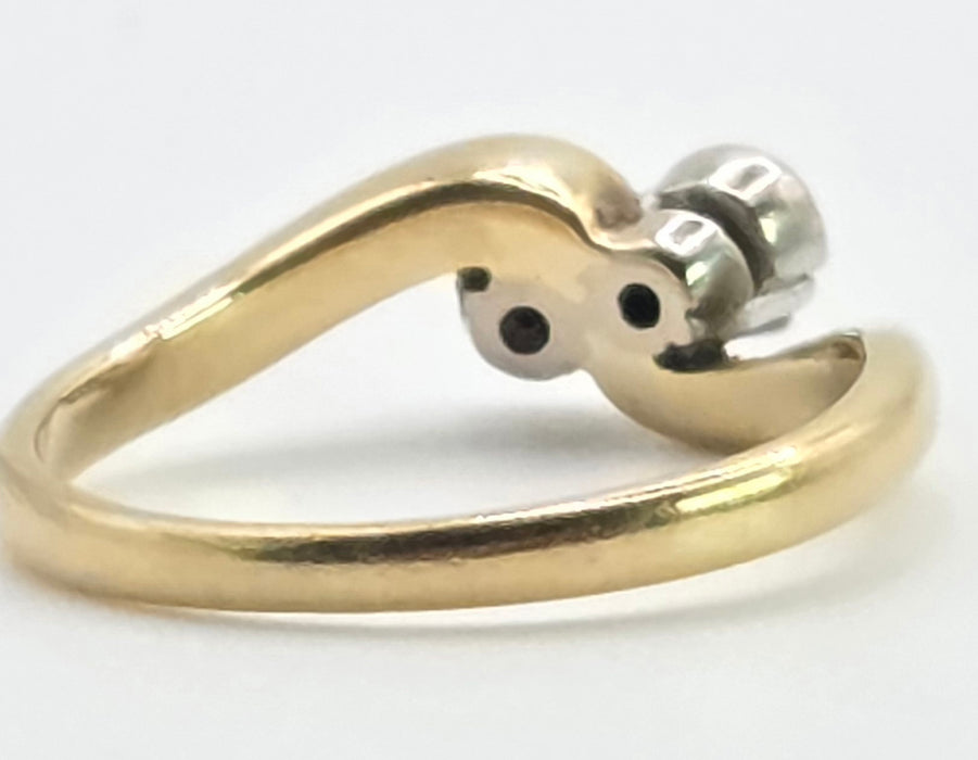 3024: Vintage 18ct Gold Twin Diamonds Crossover Ring