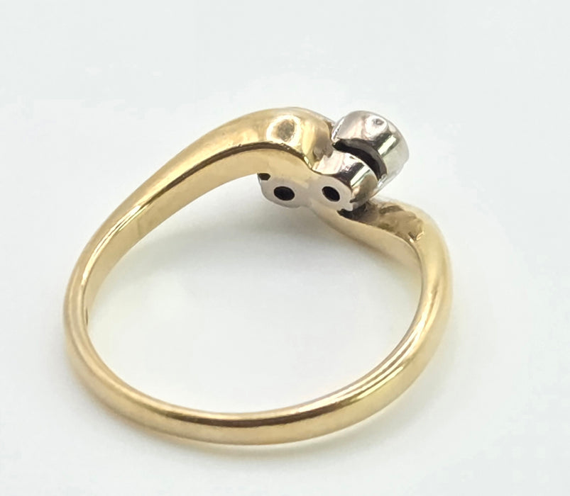3024: Vintage 18ct Gold Twin Diamonds Crossover Ring