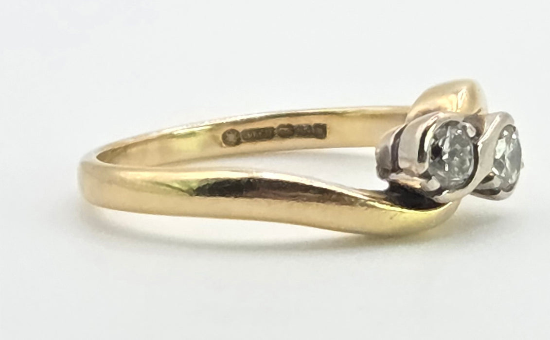 3024: Vintage 18ct Gold Twin Diamonds Crossover Ring