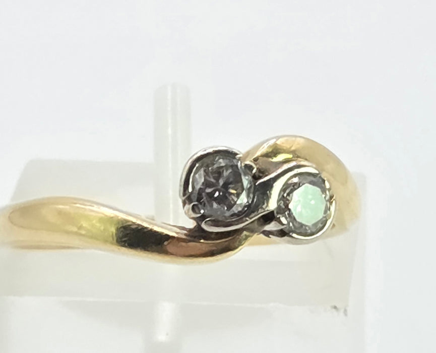 3024: Vintage 18ct Gold Twin Diamonds Crossover Ring
