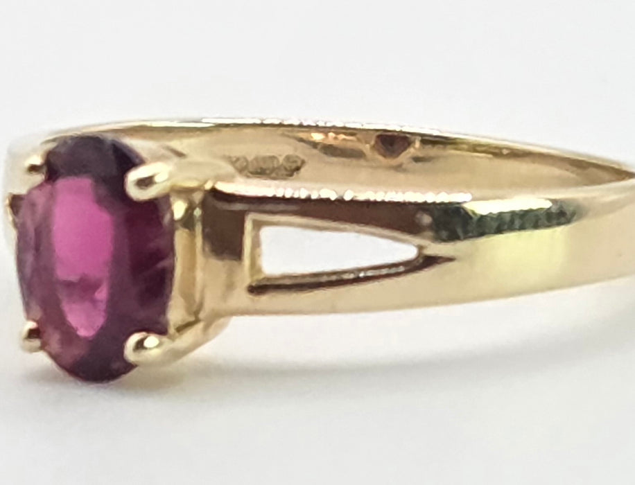3086: Vintage 9ct Gold Rubellite Solitaire Ring