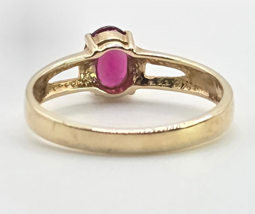 3086: Vintage 9ct Gold Rubellite Solitaire Ring