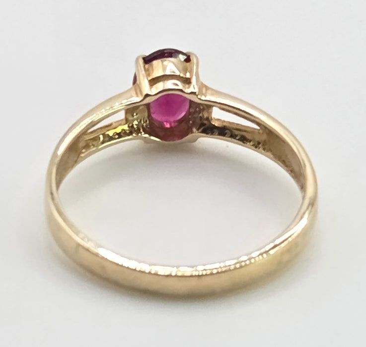 3086: Vintage 9ct Gold Rubellite Solitaire Ring