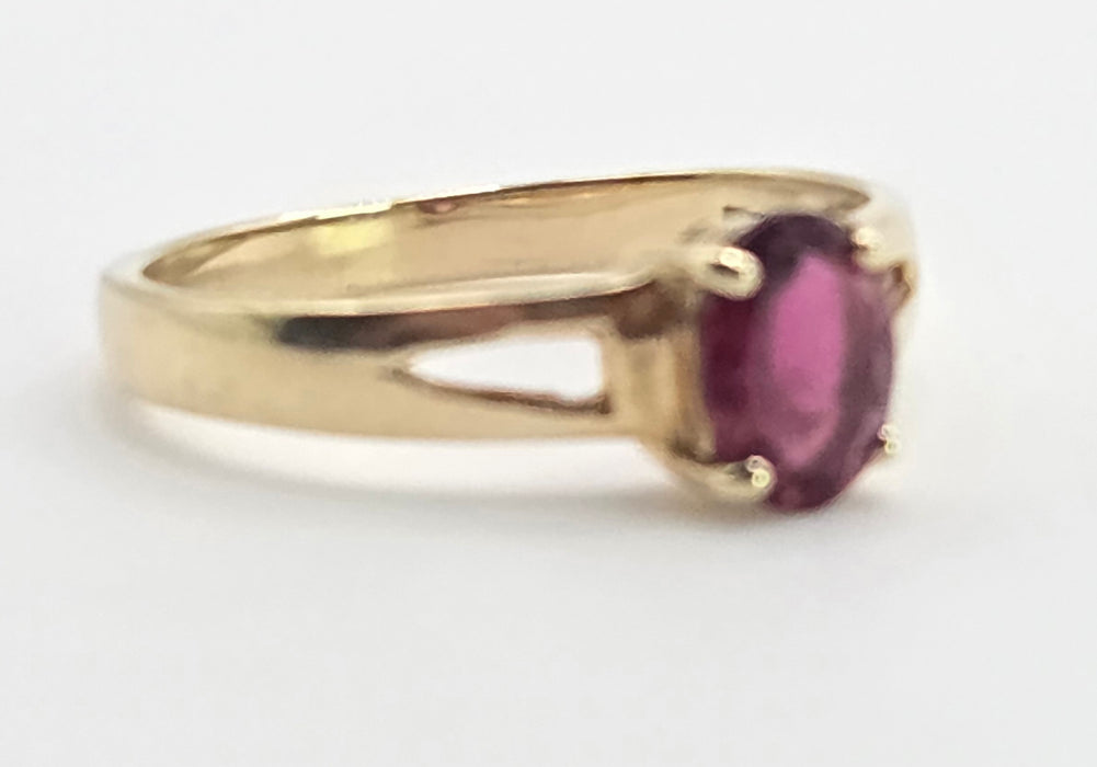 3086: Vintage 9ct Gold Rubellite Solitaire Ring