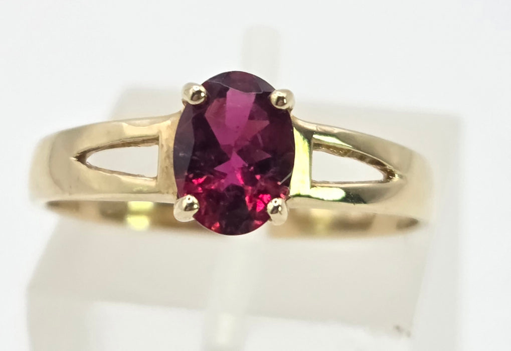 3086: Vintage 9ct Gold Rubellite Solitaire Ring