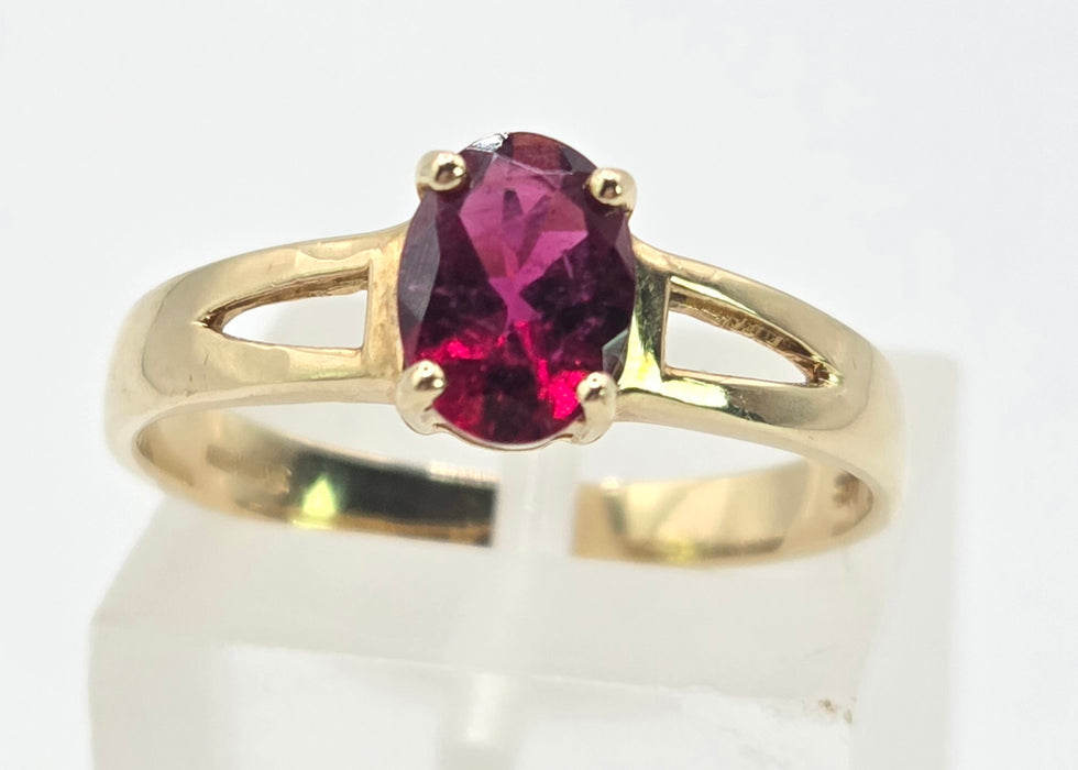 3086: Vintage 9ct Gold Rubellite Solitaire Ring