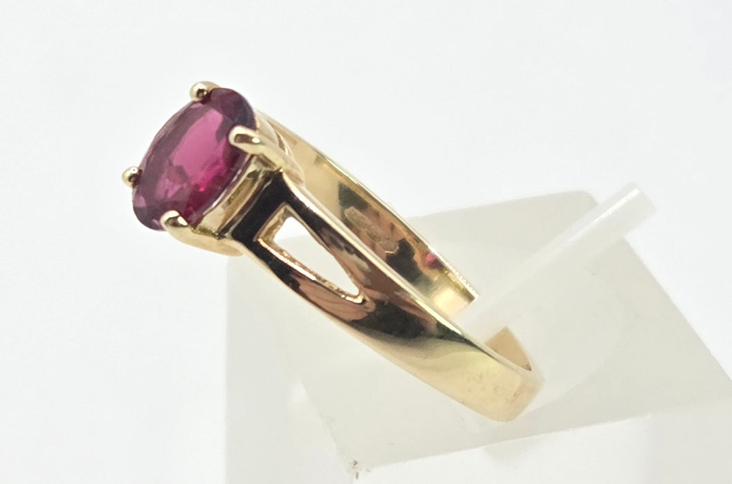 3086: Vintage 9ct Gold Rubellite Solitaire Ring