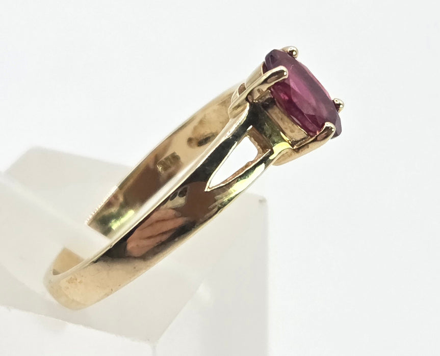 3086: Vintage 9ct Gold Rubellite Solitaire Ring
