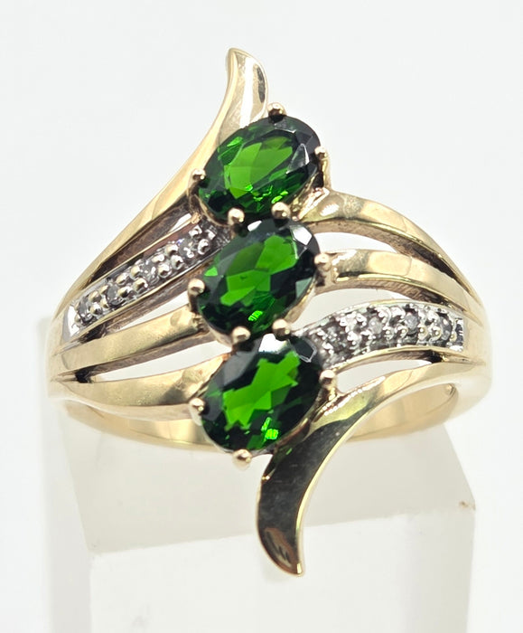 3089 Vintage 9ct Gold Green Garnets Diamonds Cocktail Ring