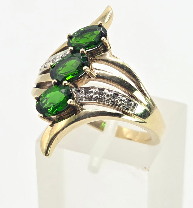 3089 Vintage 9ct Gold Green Garnets Diamonds Cocktail Ring