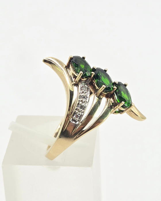 3089 Vintage 9ct Gold Green Garnets Diamonds Cocktail Ring