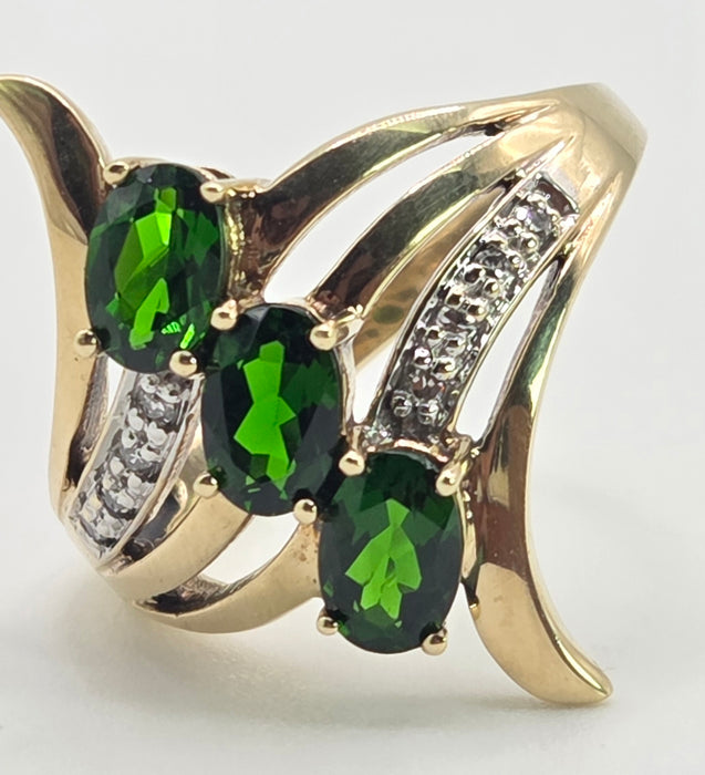 3089 Vintage 9ct Gold Green Garnets Diamonds Cocktail Ring