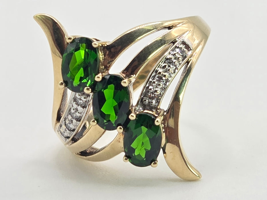 3089 Vintage 9ct Gold Green Garnets Diamonds Cocktail Ring