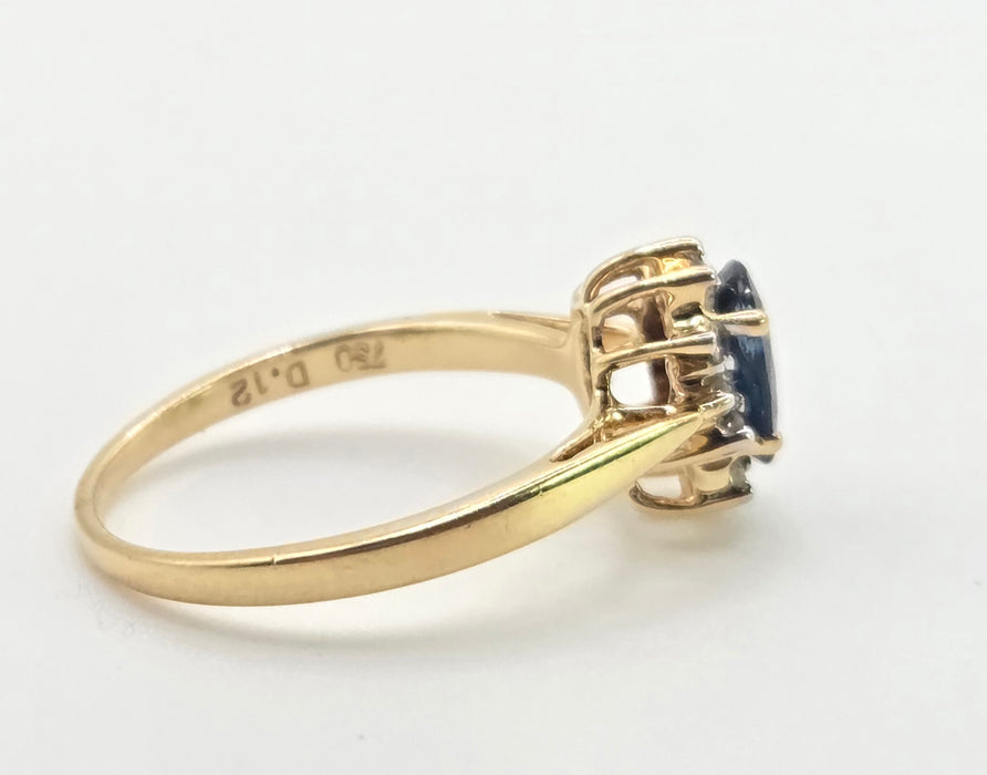 3118: Vintage & Petite 18ct Gold Cornflower Blue Sapphire 12 Diamonds Cluster Ring