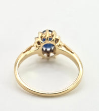 Load image into Gallery viewer, 3118: Vintage &amp; Petite 18ct Gold Cornflower Blue Sapphire 12 Diamonds Cluster Ring
