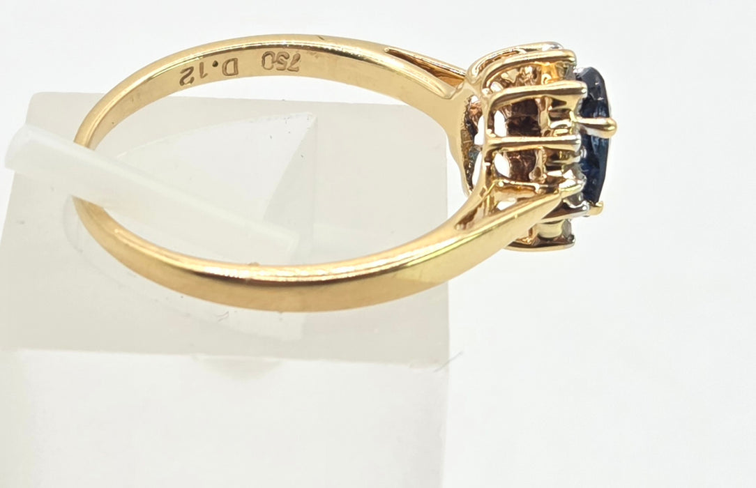3118: Vintage & Petite 18ct Gold Cornflower Blue Sapphire 12 Diamonds Cluster Ring