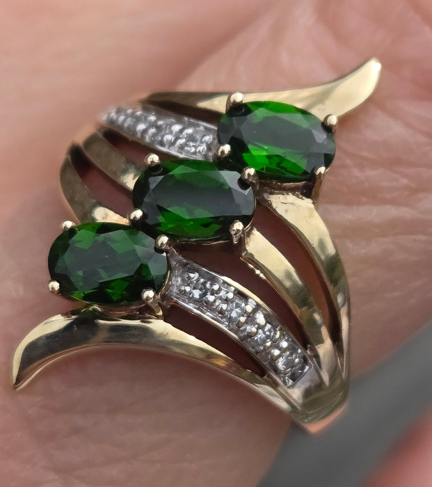 3089 Vintage 9ct Gold Green Garnets Diamonds Cocktail Ring