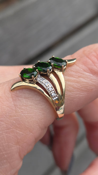3089 Vintage 9ct Gold Green Garnets Diamonds Cocktail Ring