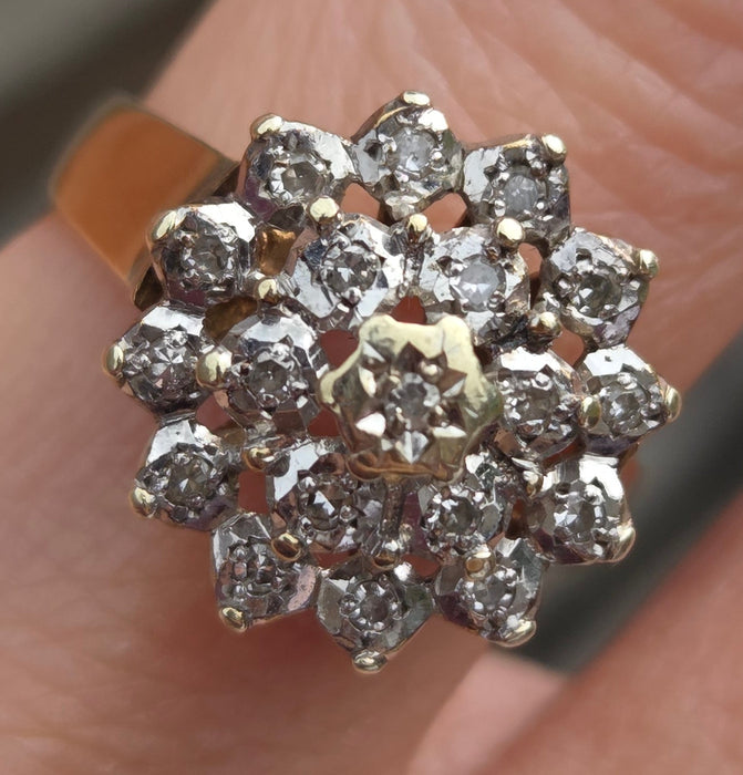 3023: Vintage 9ct Gold 19 Natural Sparkling Diamonds Floral Cluster Ring- From 1982