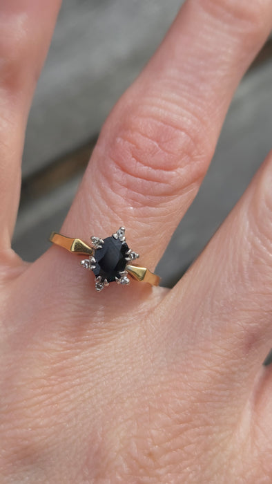 6472 Vintage:18ct Gold Australian Blue Sapphire 6 Diamonds Cluster Ring