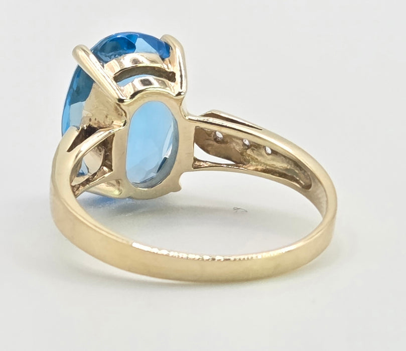 3026 Vintage: 9ct Yellow Gold Swiss Blue Topaz & White Topaz Ring