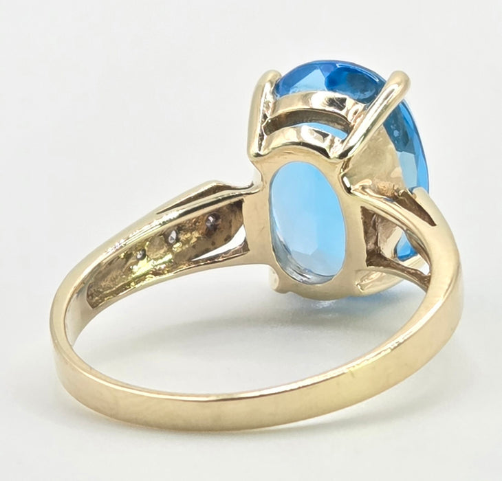 3026 Vintage: 9ct Yellow Gold Swiss Blue Topaz & White Topaz Ring